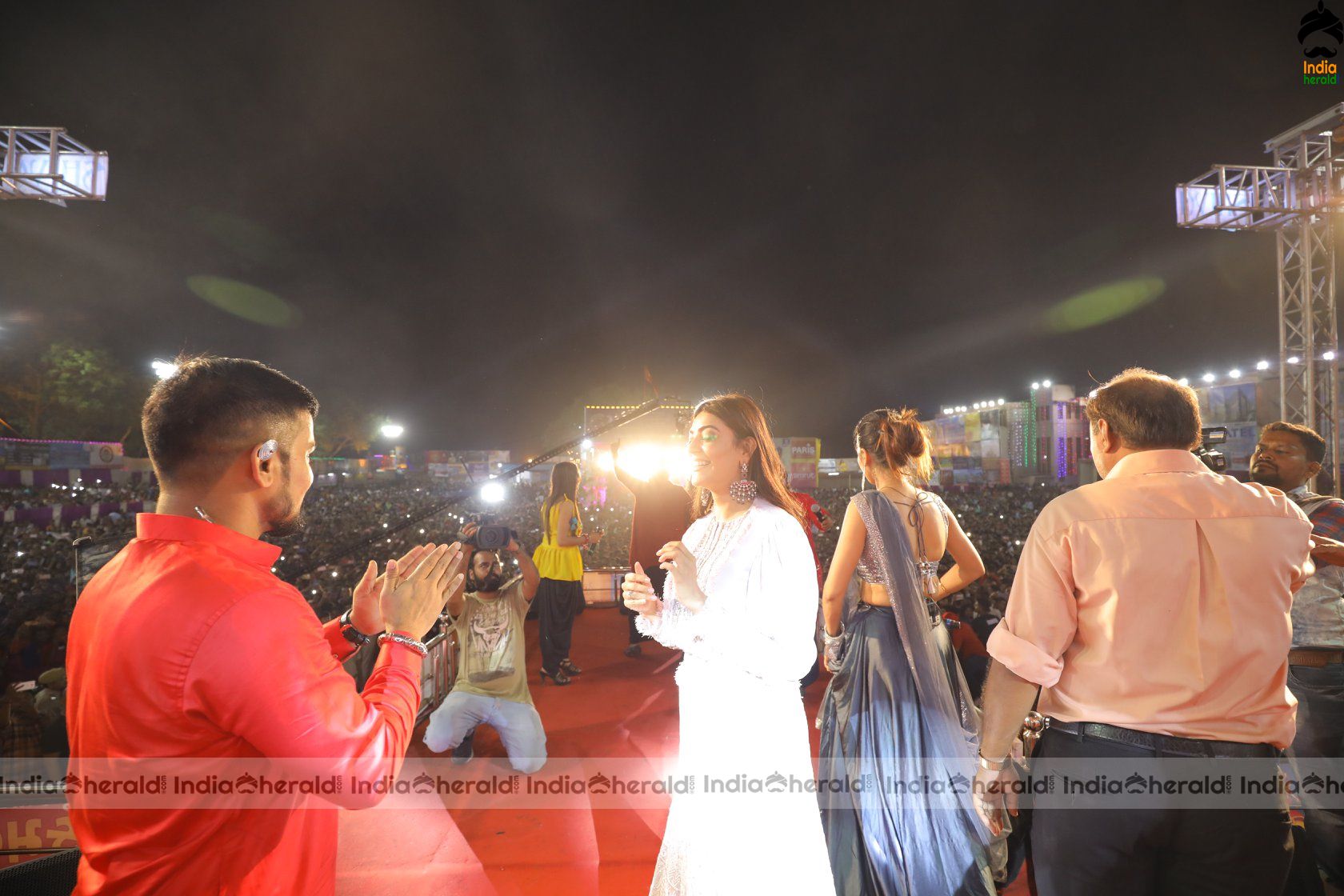 Kajal Aggarwal Surprise Visit at a Live Concert Show Event in Mumbai Set 4