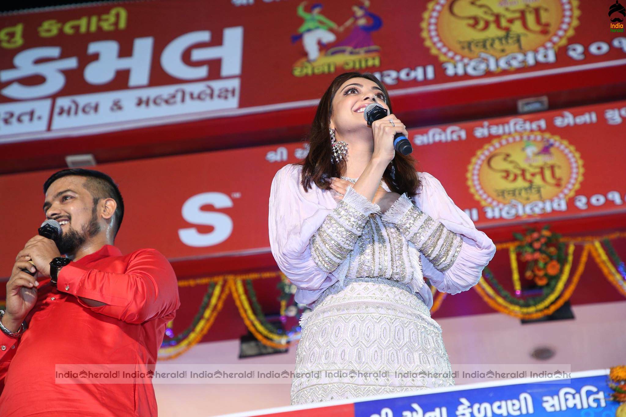 Kajal Aggarwal Surprise Visit at a Live Concert Show Event in Mumbai Set 4