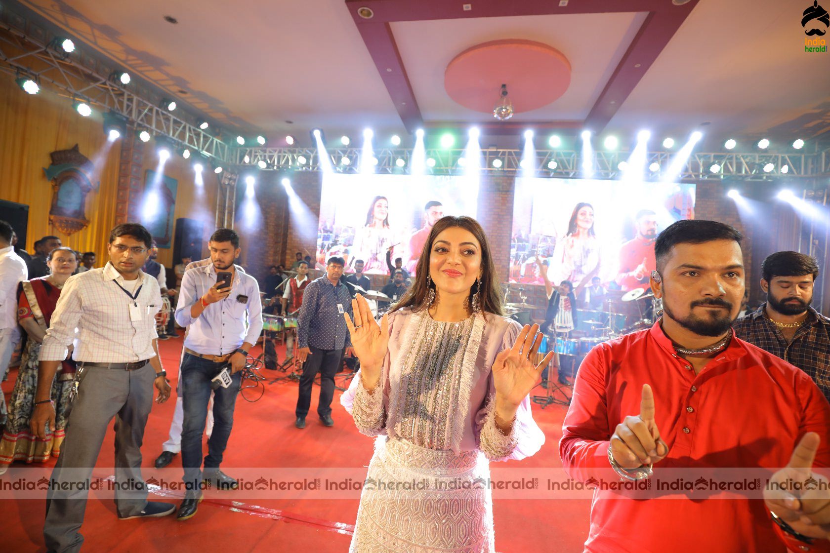 Kajal Aggarwal Surprise Visit at a Live Concert Show Event in Mumbai Set 5