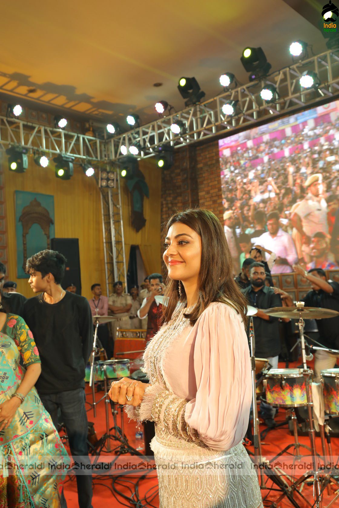 Kajal Aggarwal Surprise Visit at a Live Concert Show Event in Mumbai Set 5