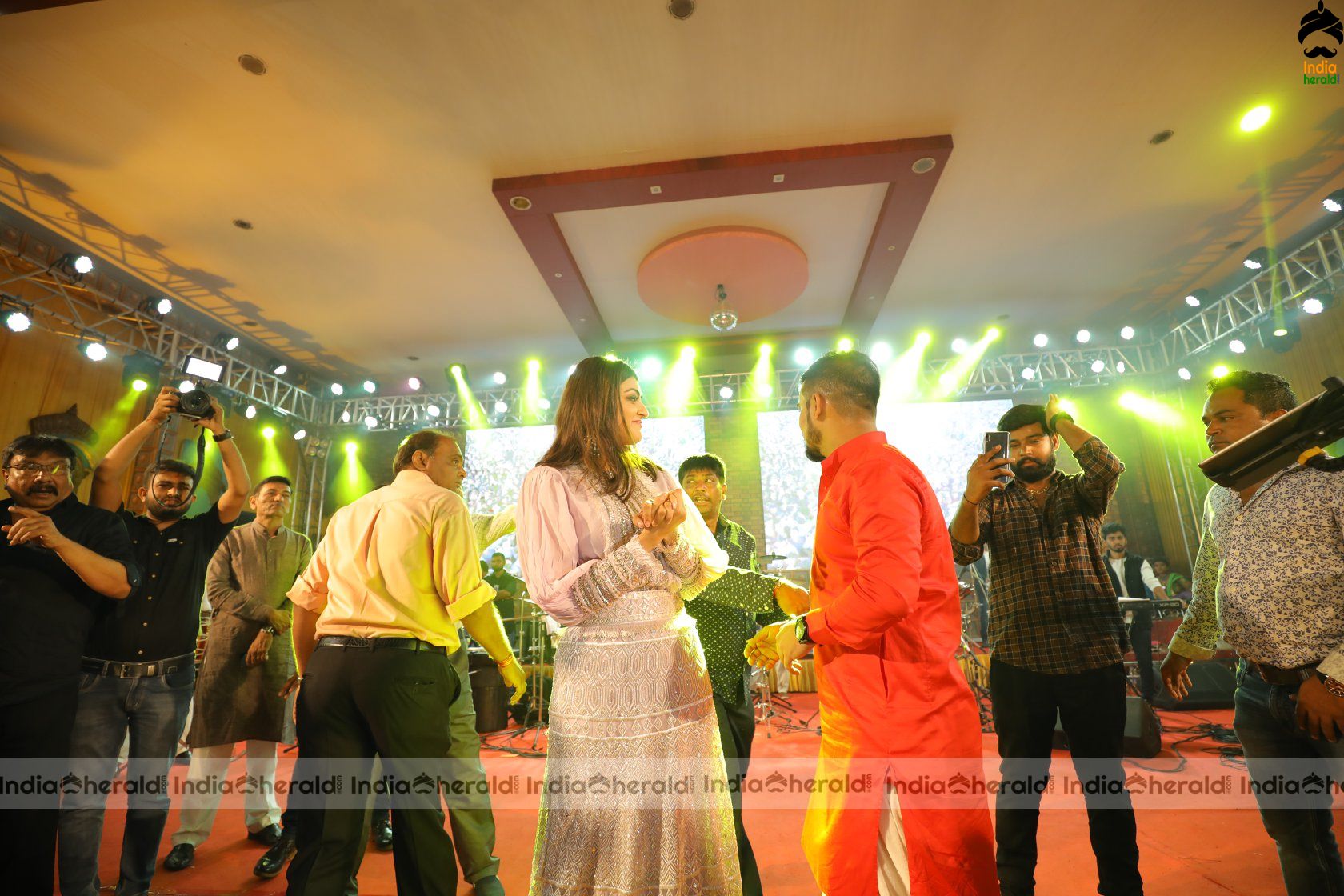 Kajal Aggarwal Surprise Visit at a Live Concert Show Event in Mumbai Set 5