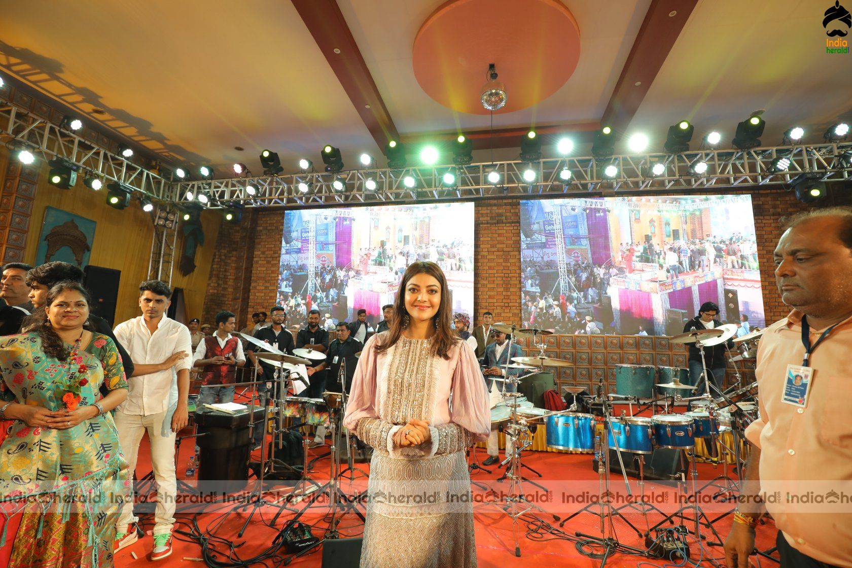 Kajal Aggarwal Surprise Visit at a Live Concert Show Event in Mumbai Set 5