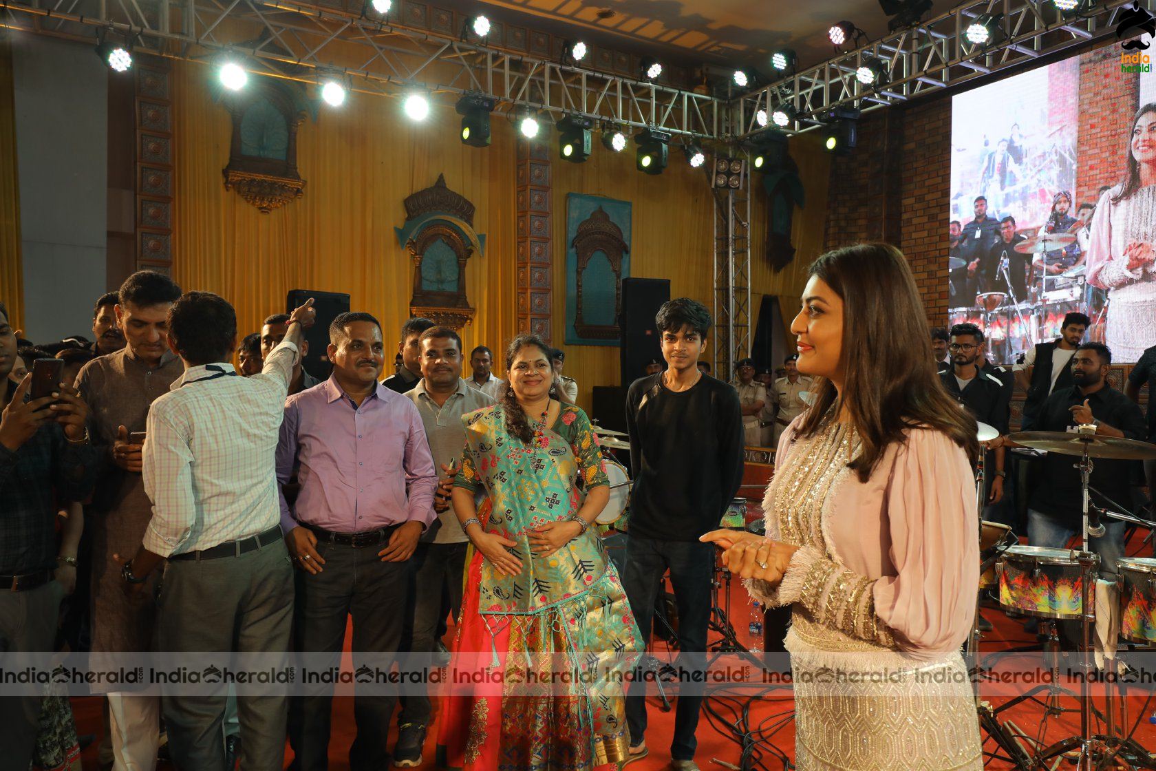 Kajal Aggarwal Surprise Visit at a Live Concert Show Event in Mumbai Set 5