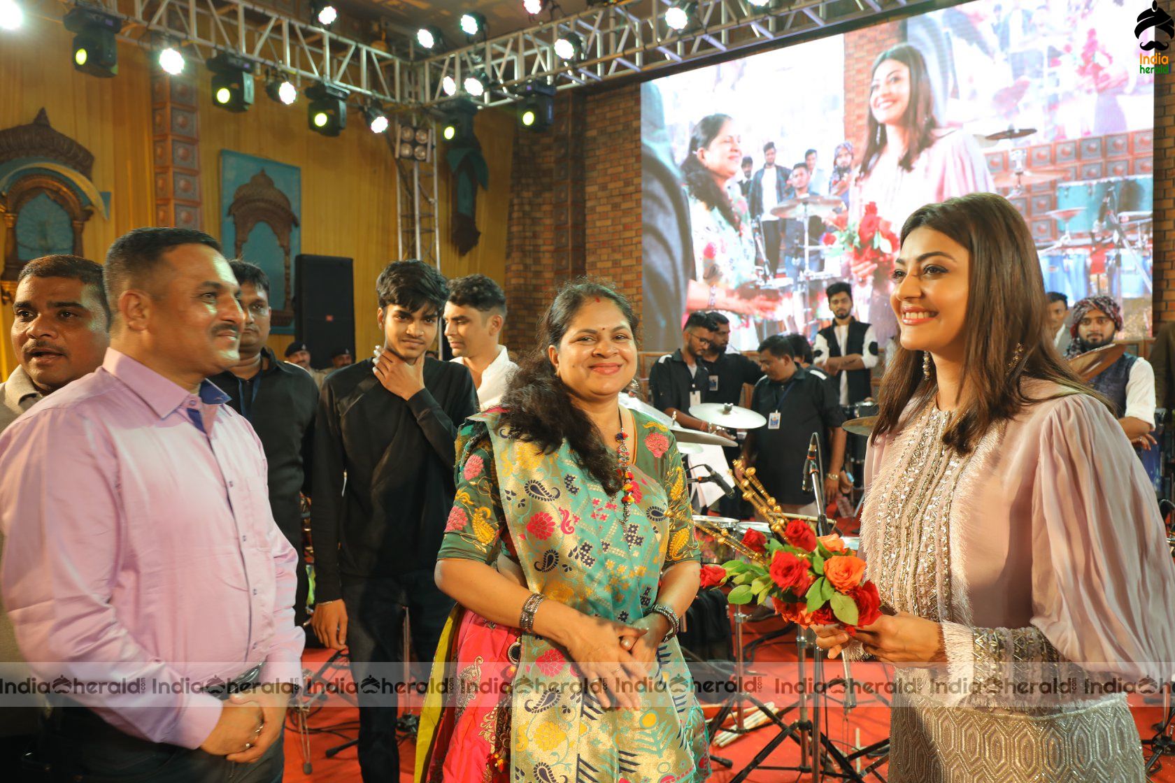 Kajal Aggarwal Surprise Visit at a Live Concert Show Event in Mumbai Set 6