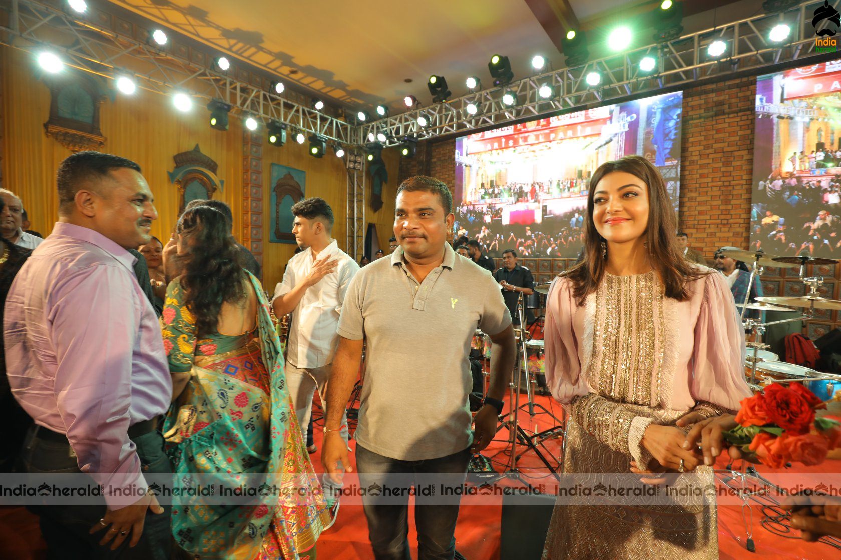 Kajal Aggarwal Surprise Visit at a Live Concert Show Event in Mumbai Set 6