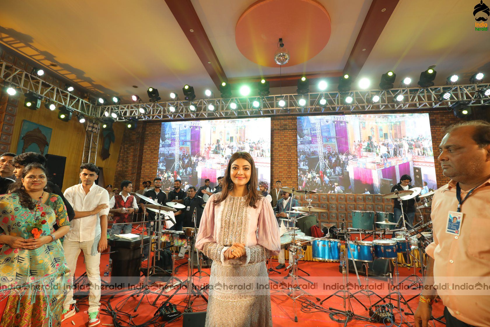 Kajal Aggarwal Surprise Visit at a Live Concert Show Event in Mumbai Set 6