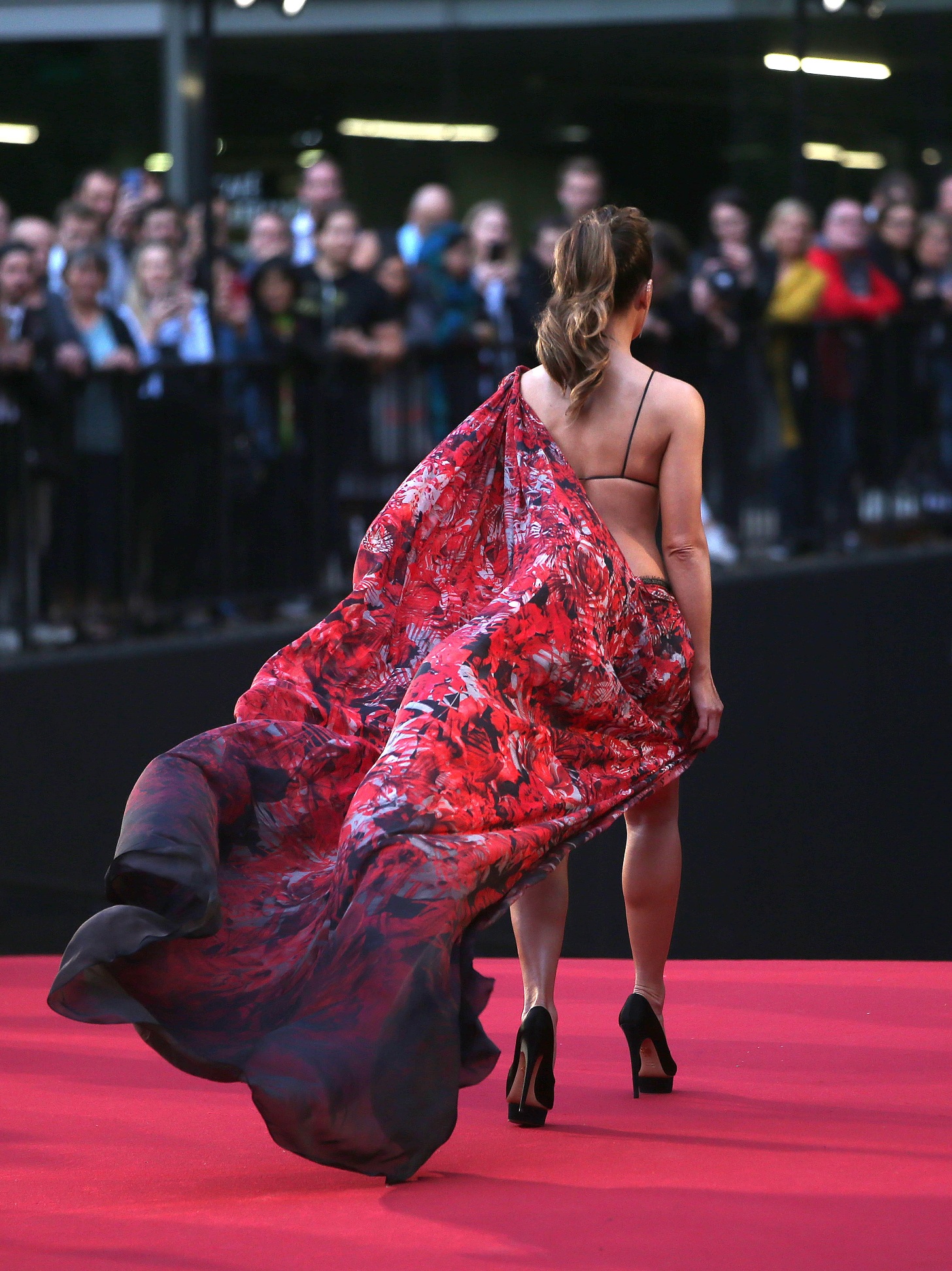 Kate Beckinsale Shocks With Huge Exposing Dress At An Awards Event Set 1