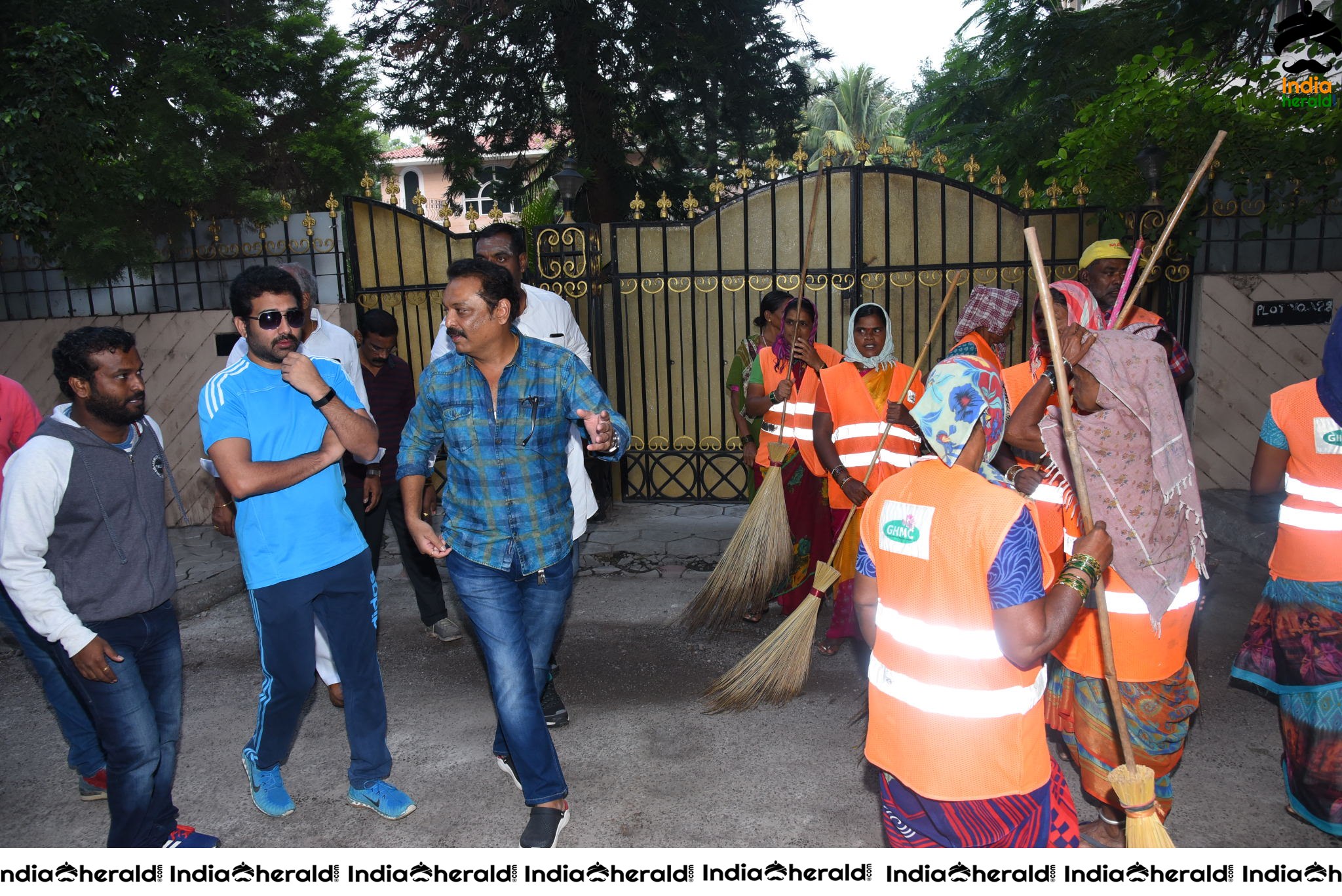 MAA President Naresh VijayaKrishna takes part in cleanliness program Set 1