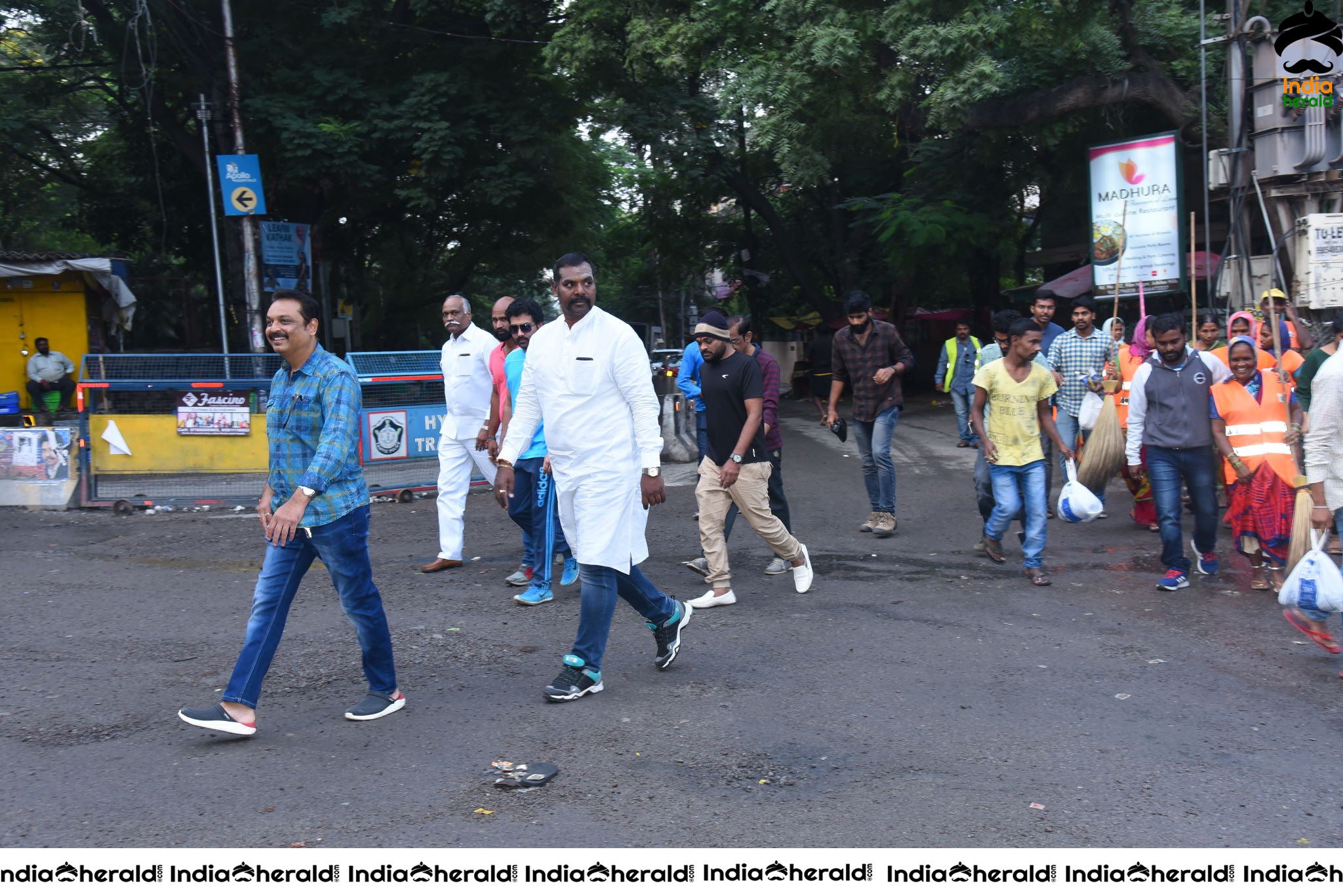 MAA President Naresh VijayaKrishna takes part in cleanliness program Set 2