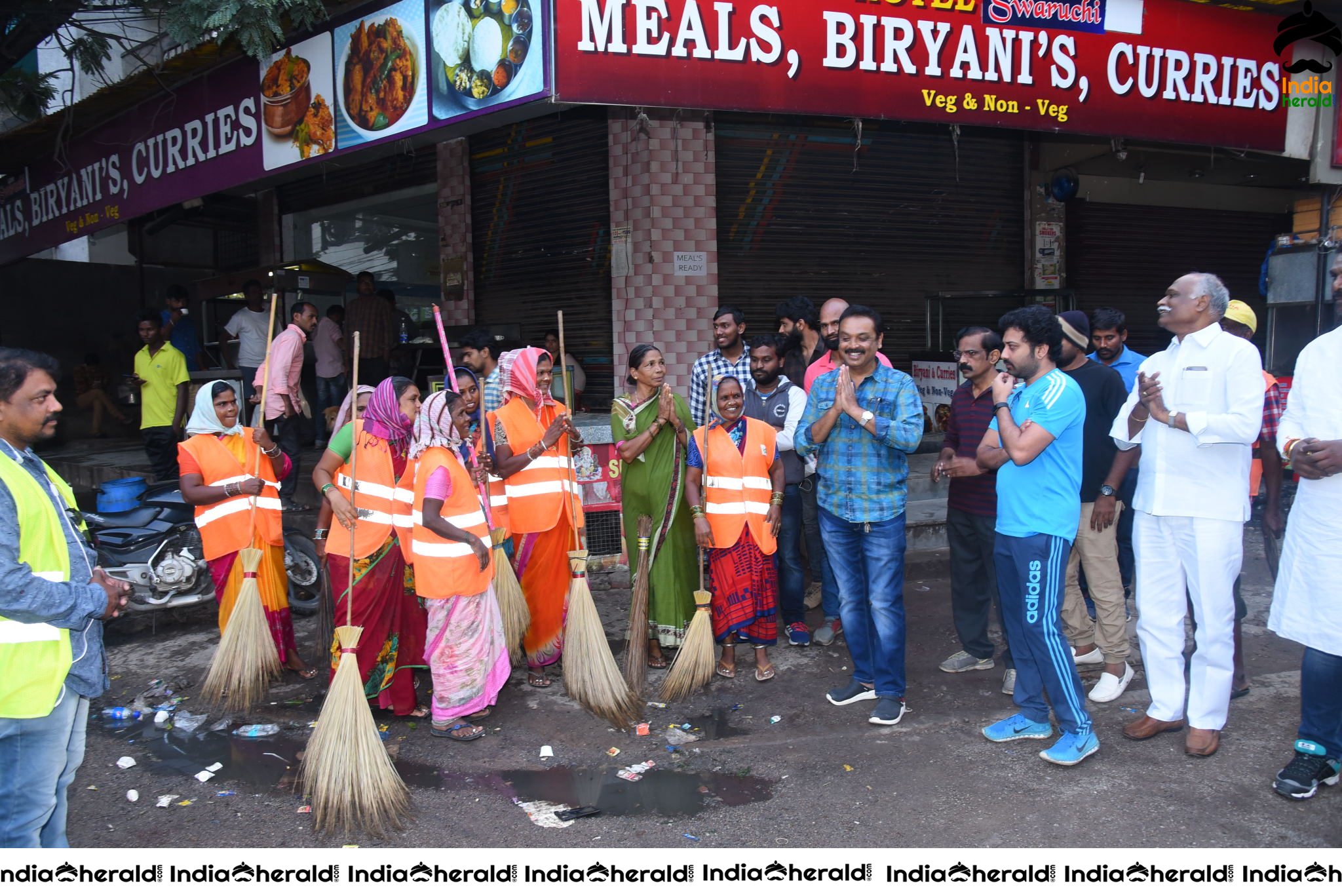 MAA President Naresh VijayaKrishna takes part in cleanliness program Set 2