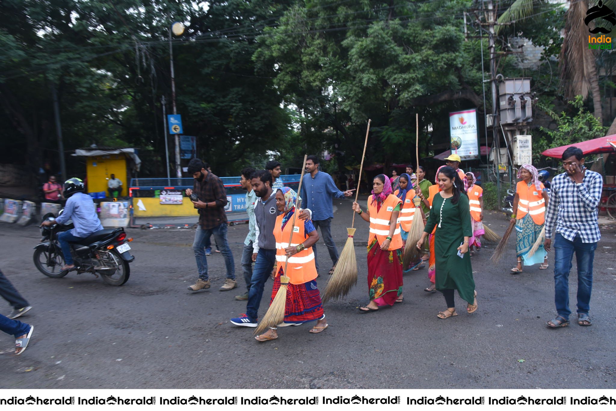 MAA President Naresh VijayaKrishna takes part in cleanliness program Set 2