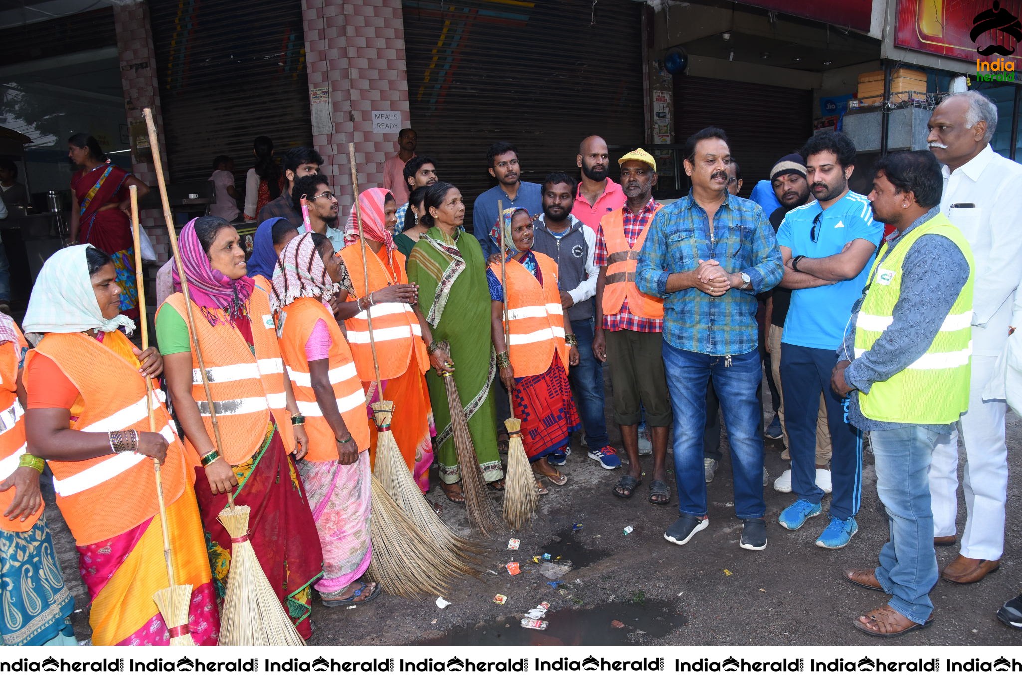 MAA President Naresh VijayaKrishna takes part in cleanliness program Set 3