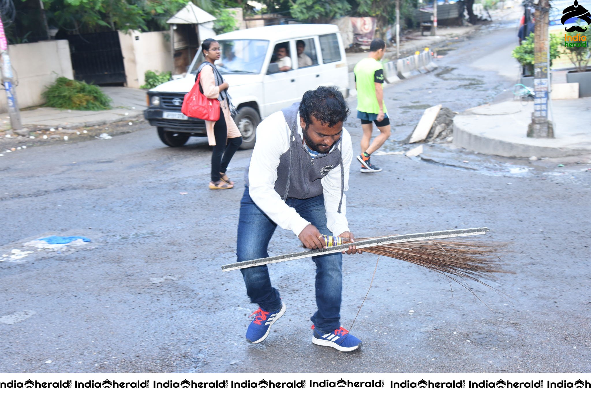 MAA President Naresh VijayaKrishna takes part in cleanliness program Set 3