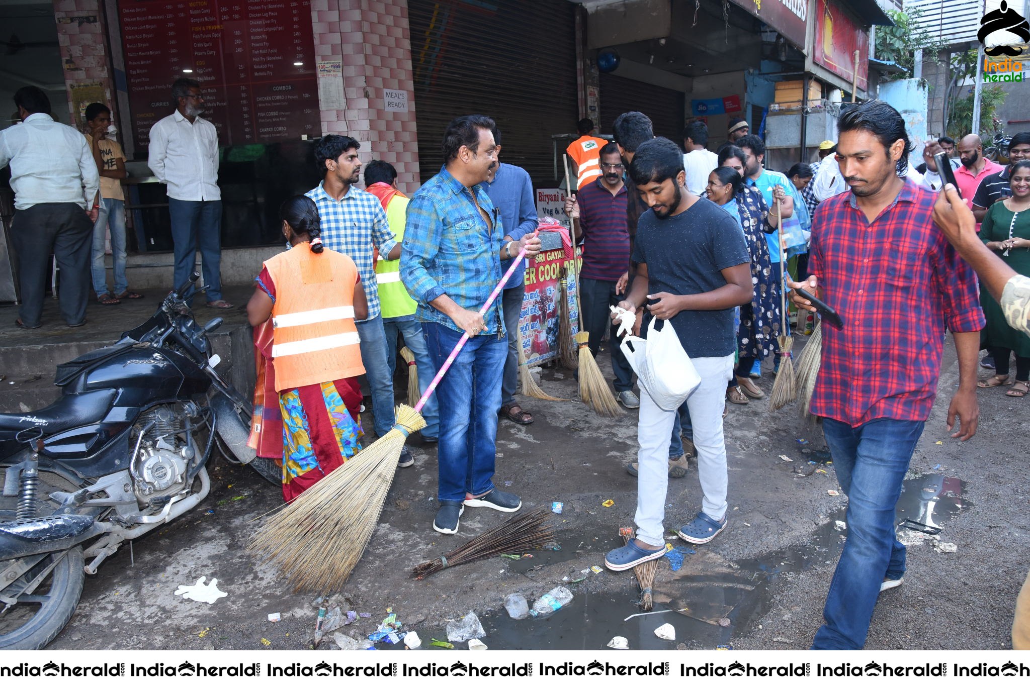 MAA President Naresh VijayaKrishna takes part in cleanliness program Set 3