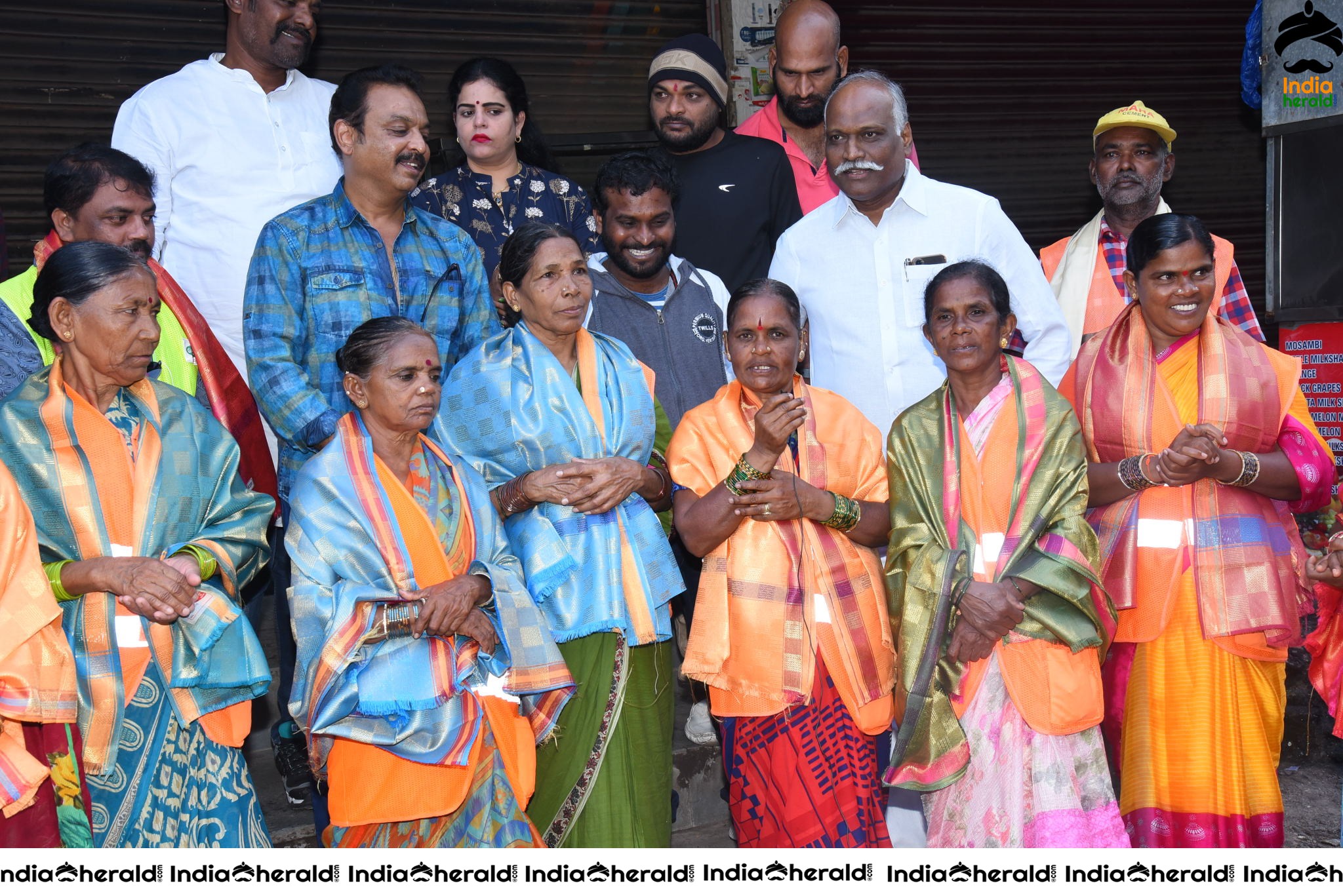 MAA President Naresh VijayaKrishna takes part in cleanliness program Set 3