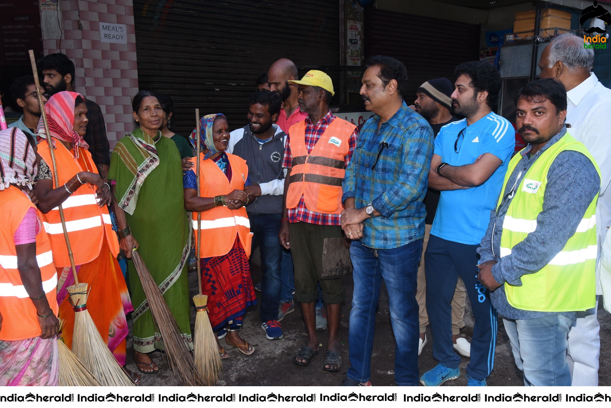 MAA President Naresh VijayaKrishna takes part in cleanliness program Set 3