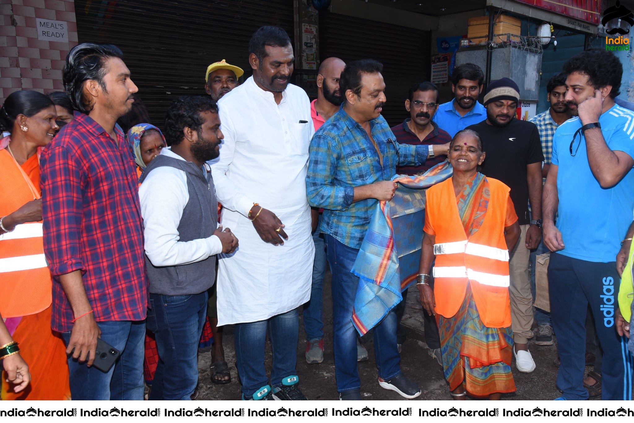 MAA President Naresh VijayaKrishna takes part in cleanliness program Set 3