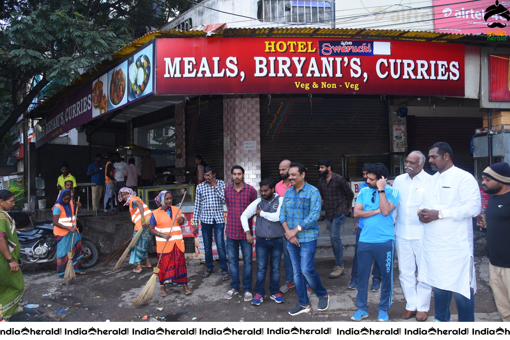 MAA President Naresh VijayaKrishna takes part in cleanliness program Set 4