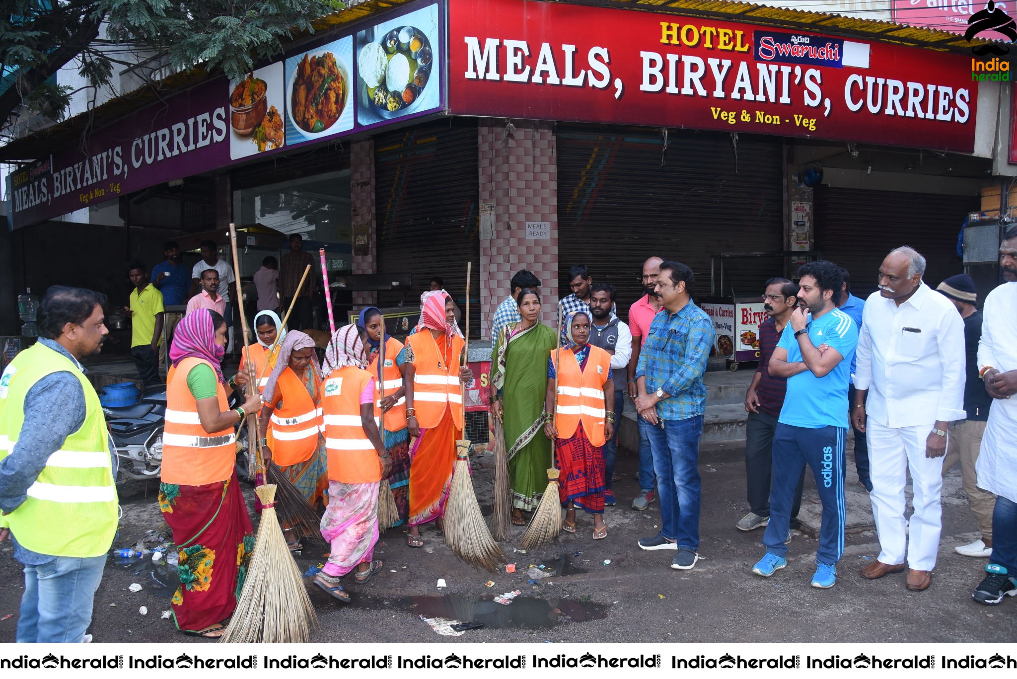 MAA President Naresh VijayaKrishna takes part in cleanliness program Set 4