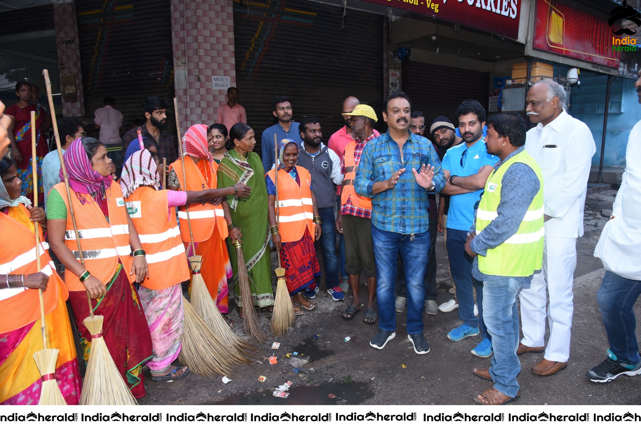 MAA President Naresh VijayaKrishna takes part in cleanliness program Set 4