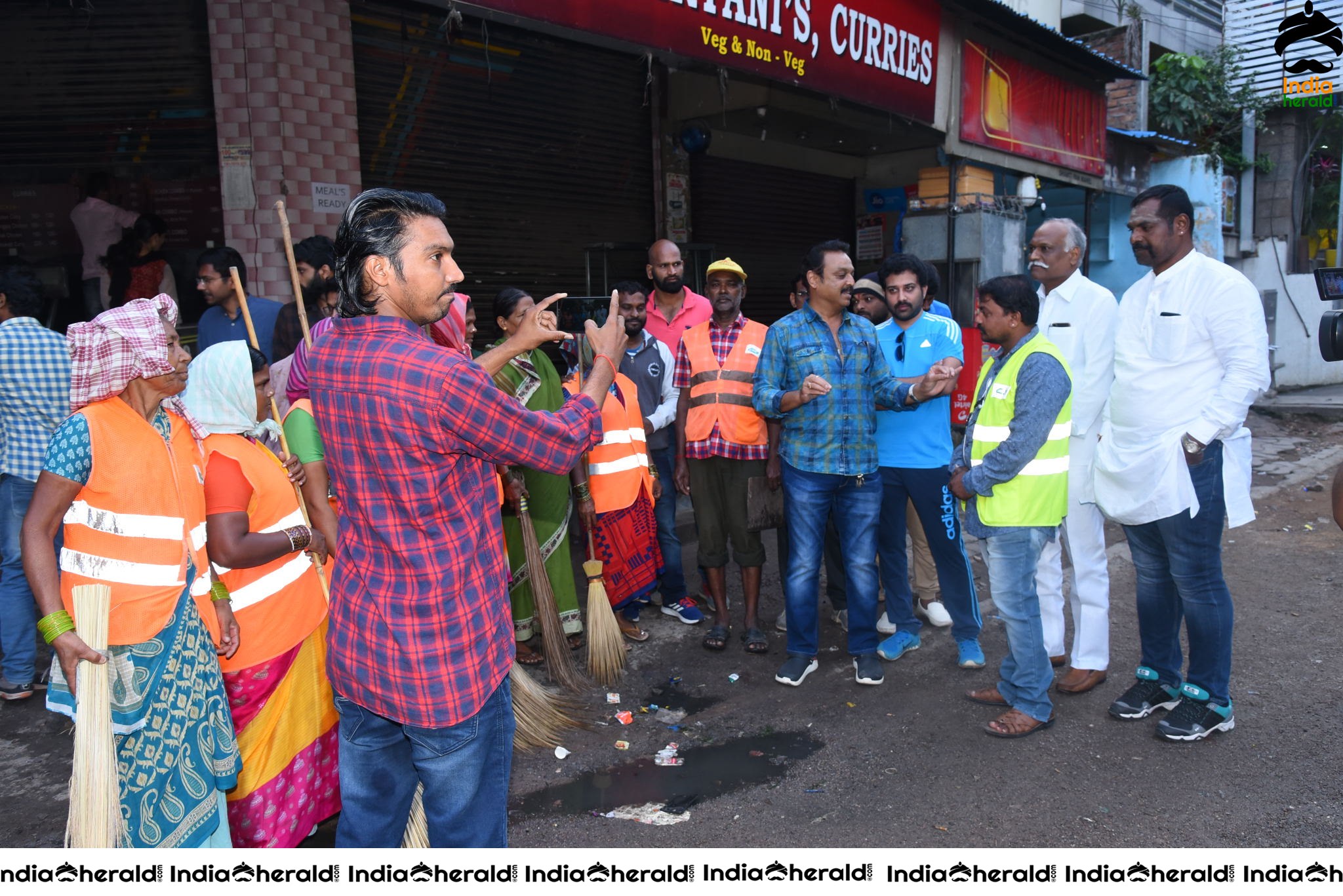 MAA President Naresh VijayaKrishna takes part in cleanliness program Set 4