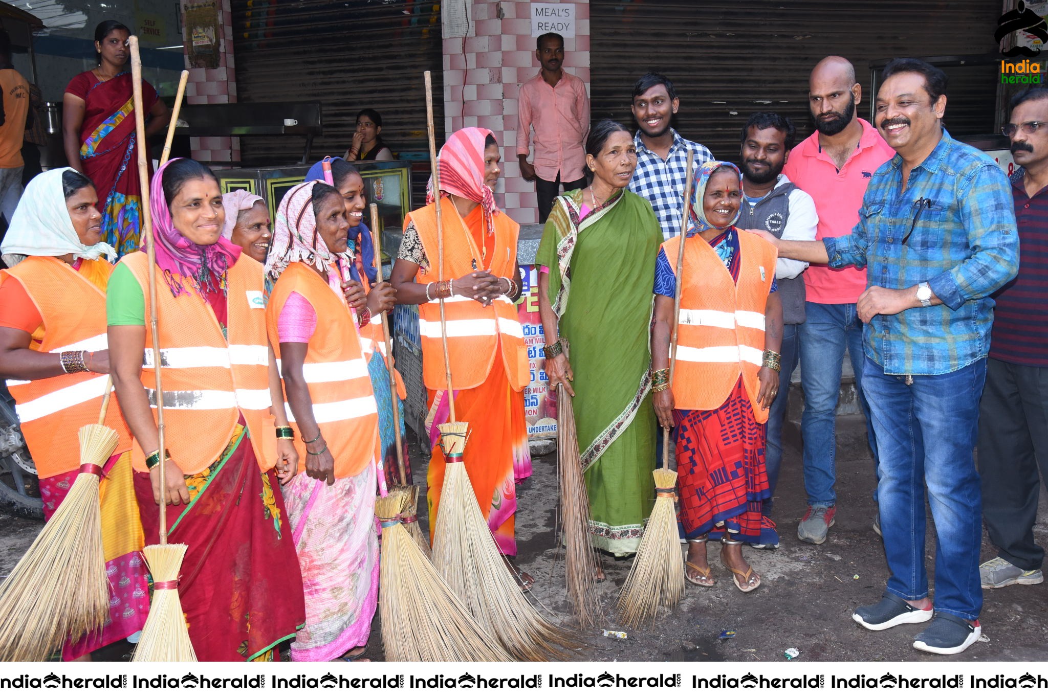 MAA President Naresh VijayaKrishna takes part in cleanliness program Set 4