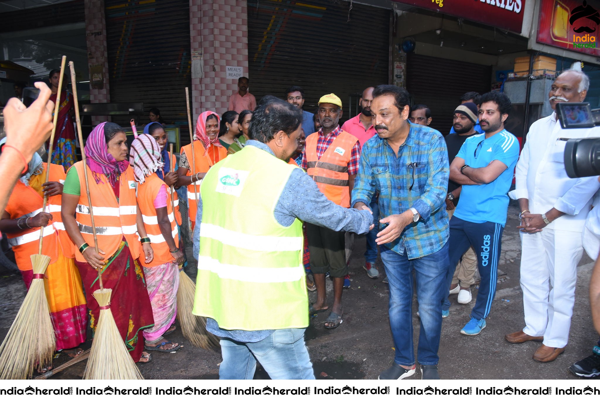 MAA President Naresh VijayaKrishna takes part in cleanliness program Set 4