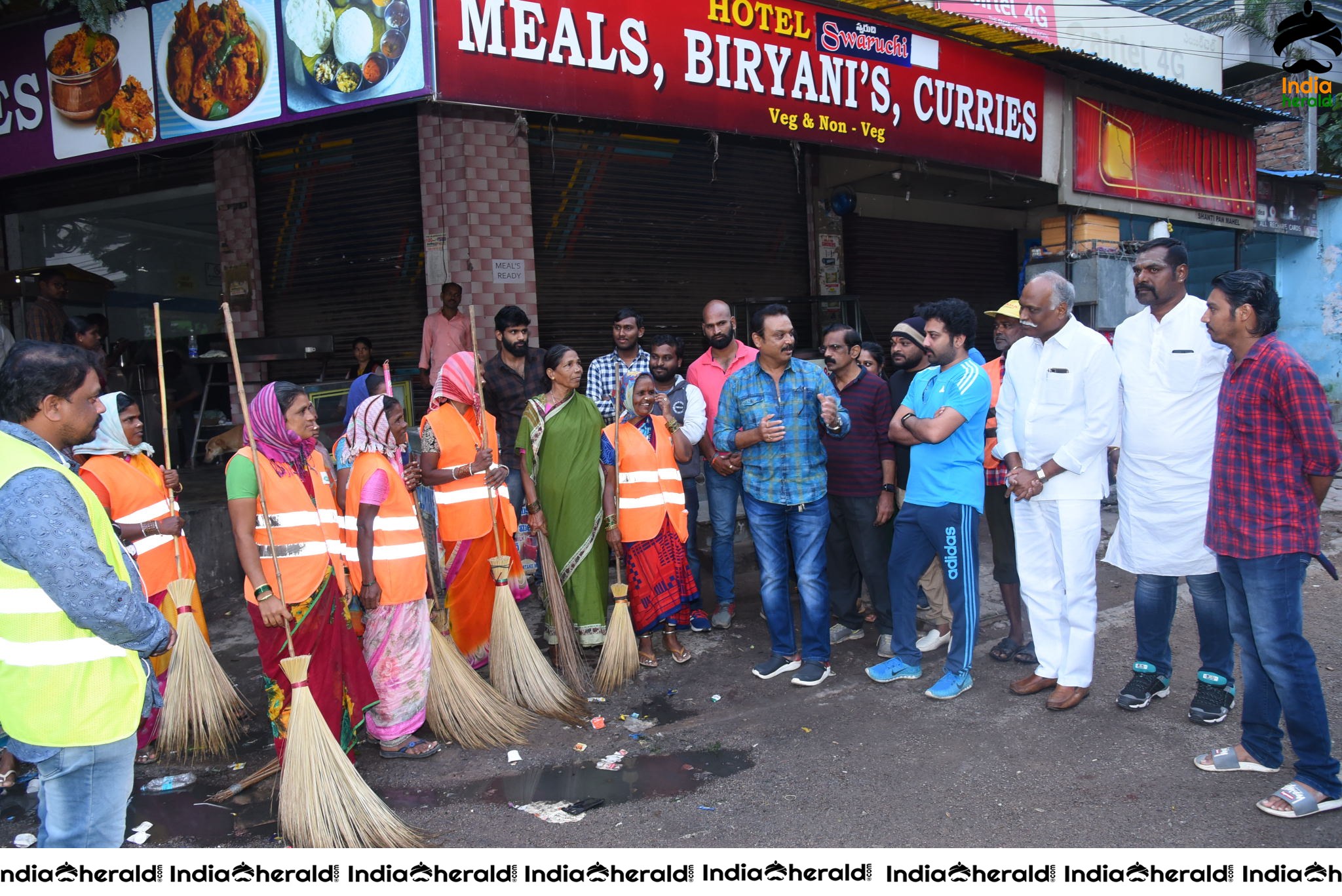 MAA President Naresh VijayaKrishna takes part in cleanliness program Set 4