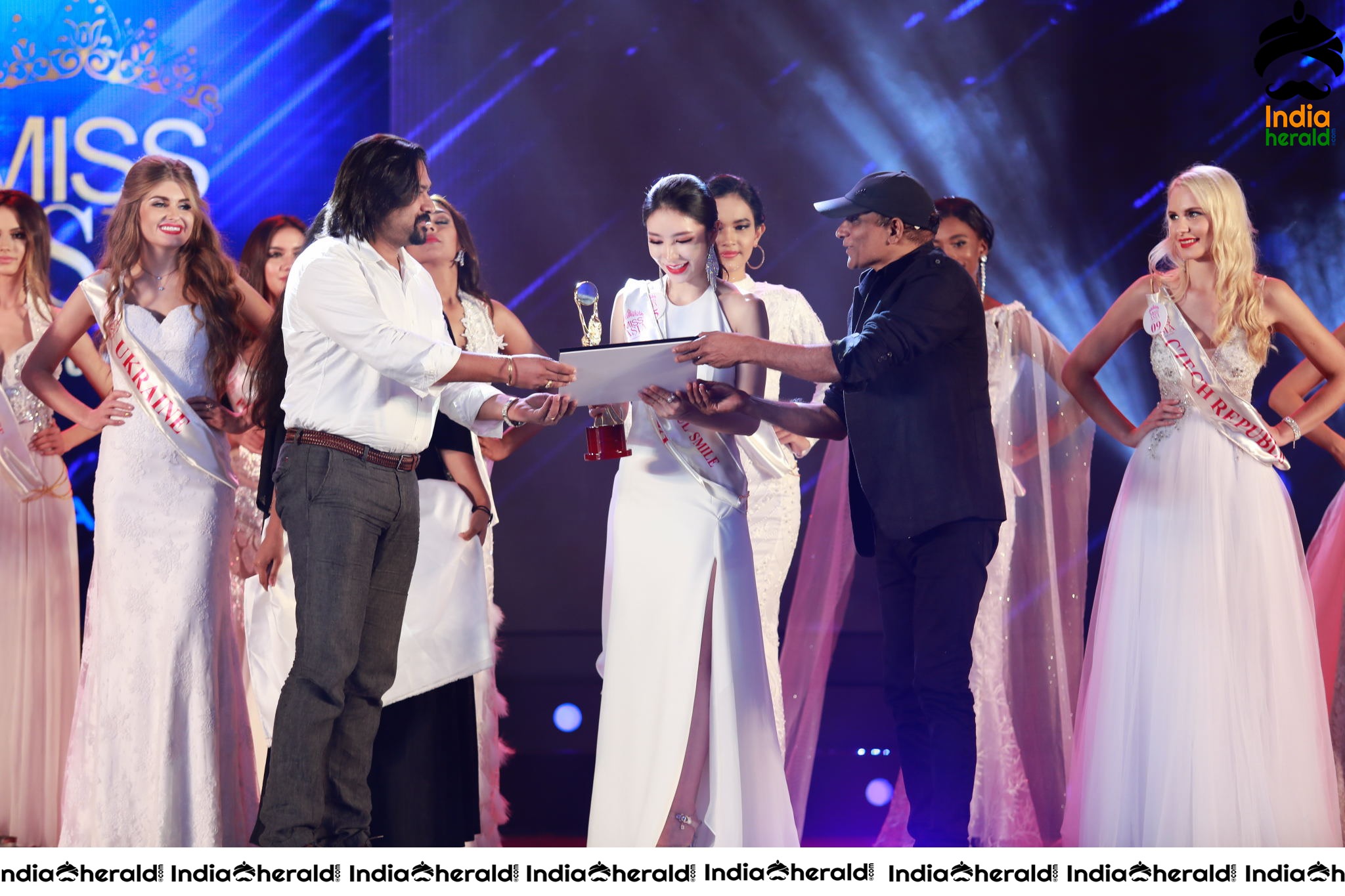 Mahindra And Manappuram Miss Asia Global 2019 Grand Final Fashion Show Set 1