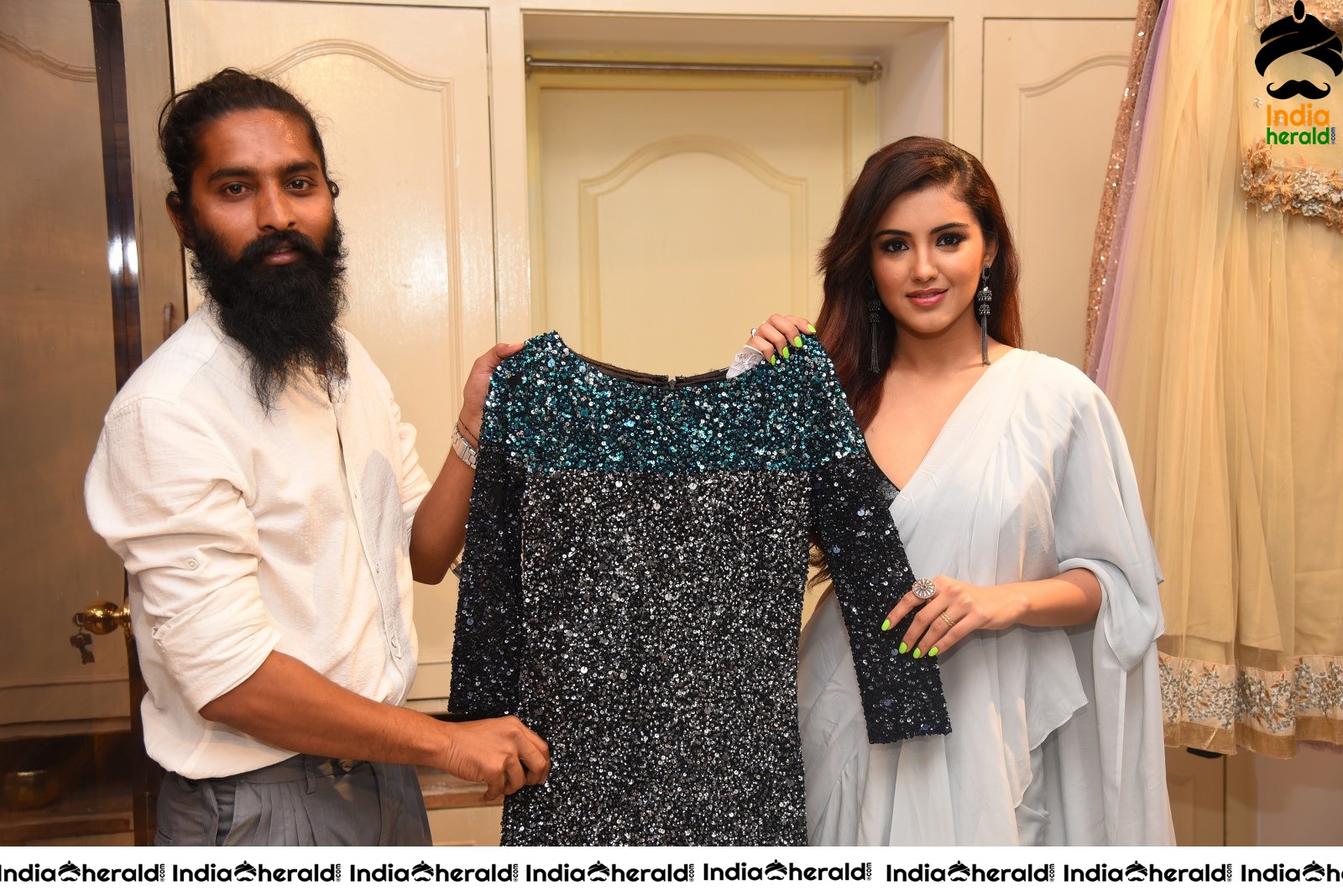 Malvika Sharma Does the First Shopping and Purchases Skimpy Clothes Set 1