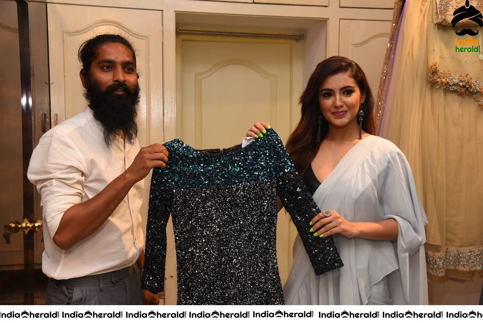Malvika Sharma Does the First Shopping and Purchases Skimpy Clothes Set 1