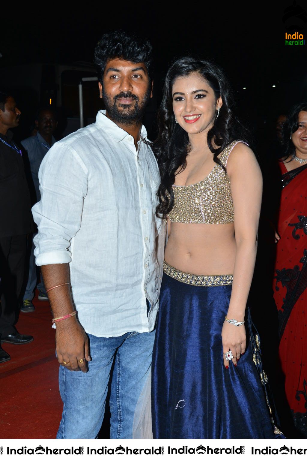 Malvika Sharma Hot with Ravi Teja during NelaTicket Throwback Event Photos Set 5
