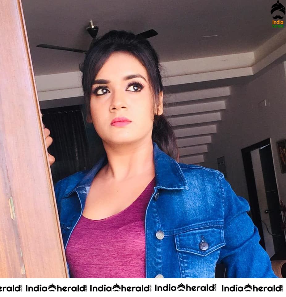 Model cum TV Actress Sahana Photos Set 1