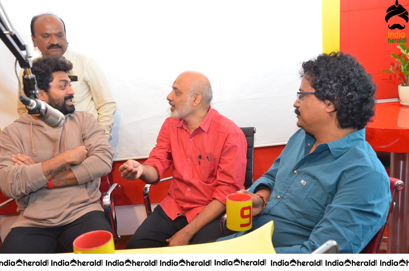 More Photos of Entha Manchivadavura Team at Radio Mirchi Hyderabad Set 1