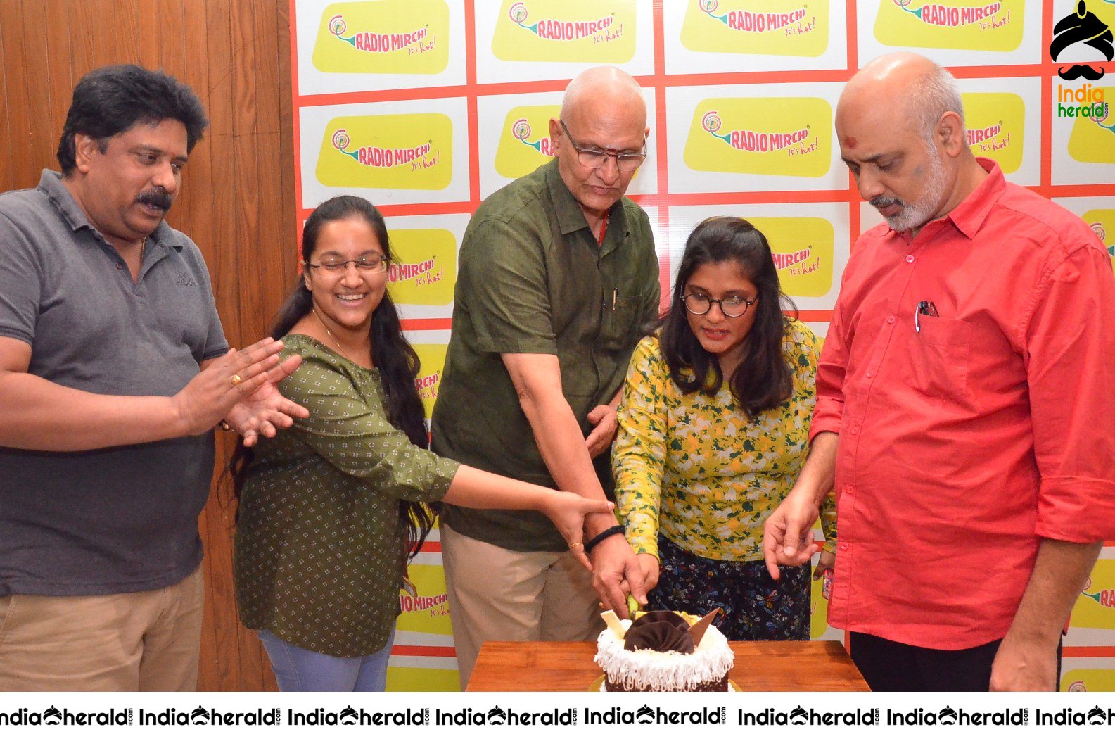 More Photos of Entha Manchivadavura Team at Radio Mirchi Hyderabad Set 2