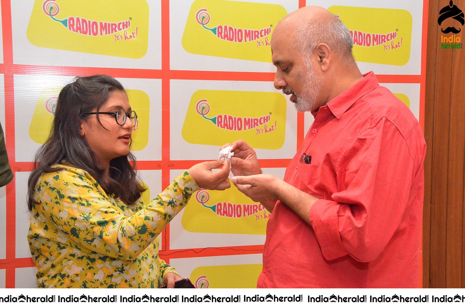 More Photos of Entha Manchivadavura Team at Radio Mirchi Hyderabad Set 2