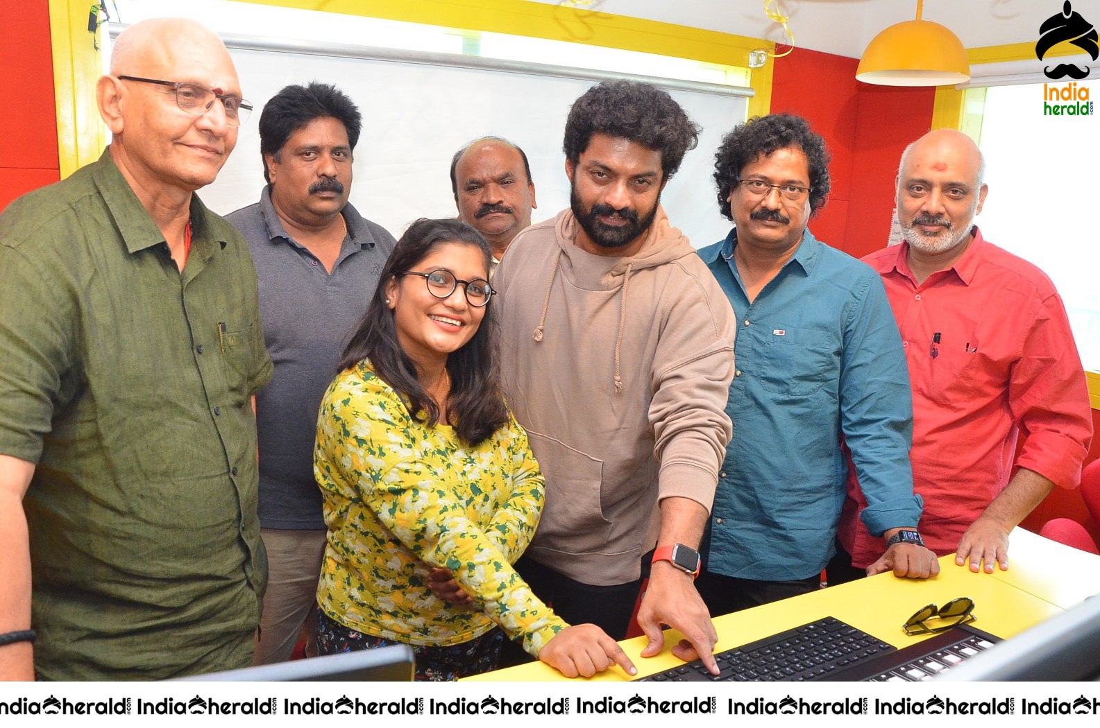 More Photos of Entha Manchivadavura Team at Radio Mirchi Hyderabad Set 2