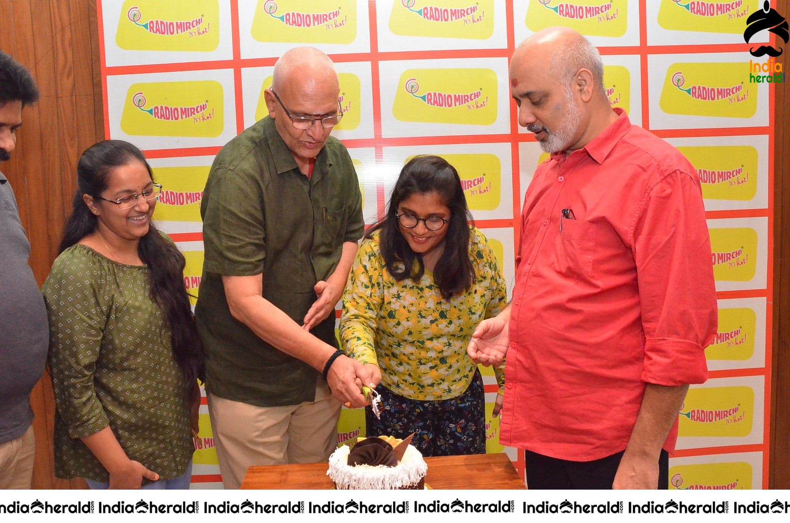 More Photos of Entha Manchivadavura Team at Radio Mirchi Hyderabad Set 2