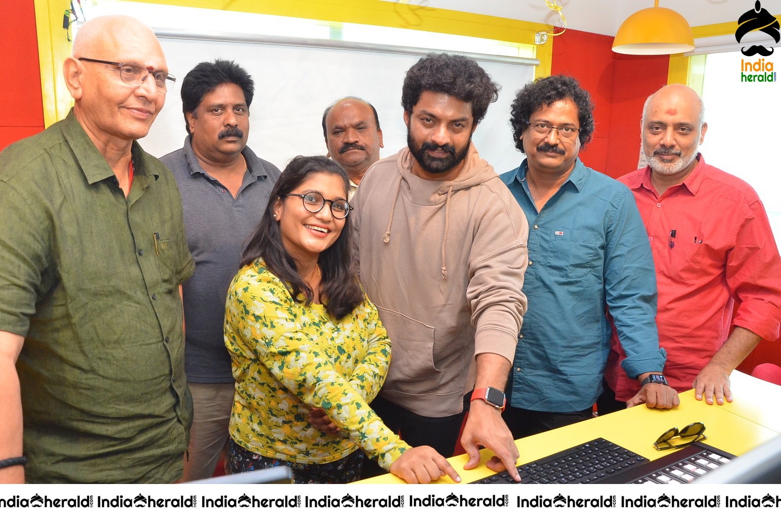 More Photos of Entha Manchivadavura Team at Radio Mirchi Hyderabad Set 2