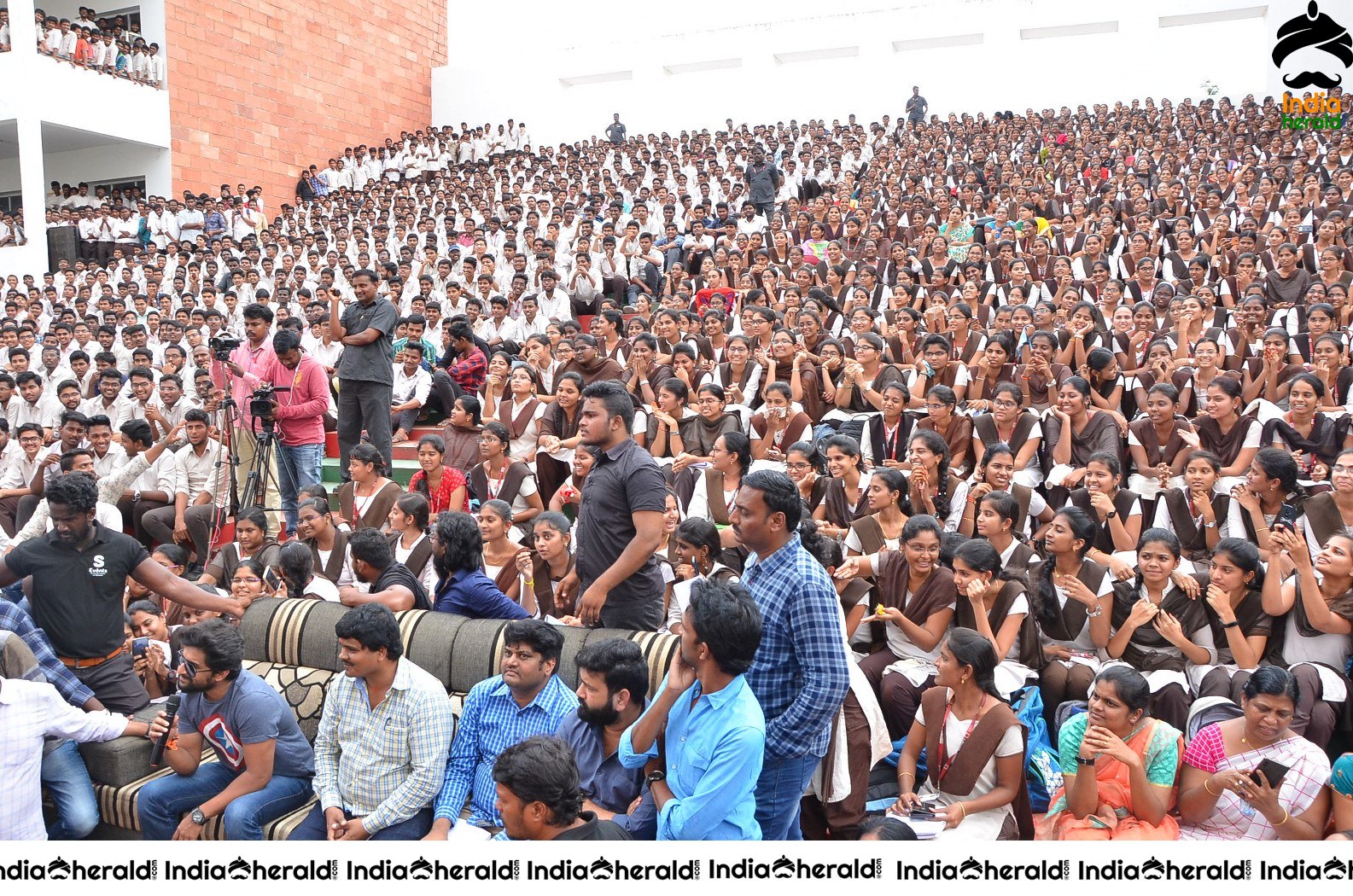 Nani Promoting Gang Leader Movie At VVIT College Set 3