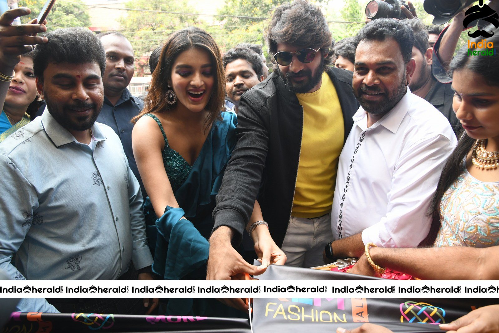 Nidhhi Agerwal launch KLM Shopping mall at Secunderabad Set 1