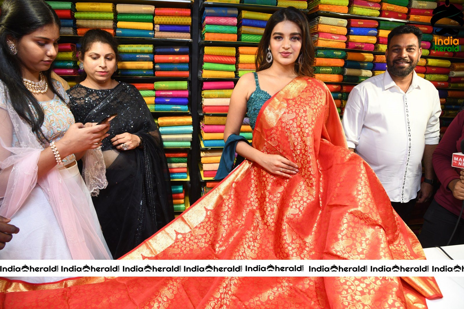 Nidhhi Agerwal launch KLM Shopping mall at Secunderabad Set 1