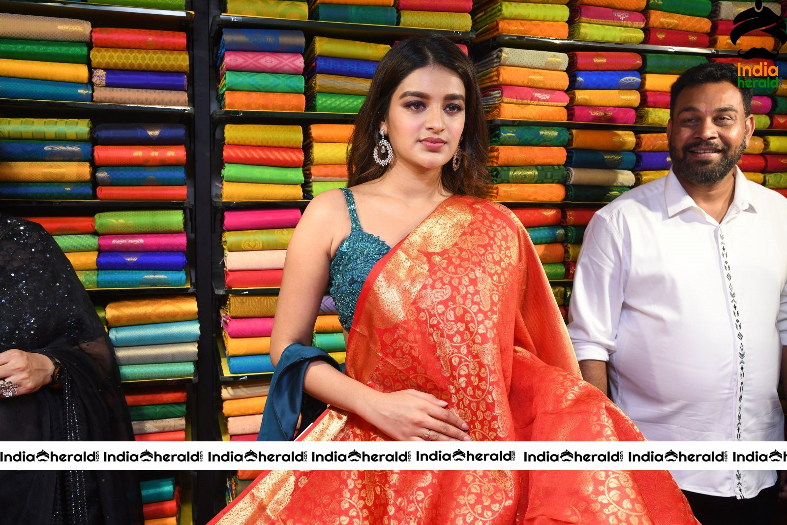 Nidhhi Agerwal launch KLM Shopping mall at Secunderabad Set 1