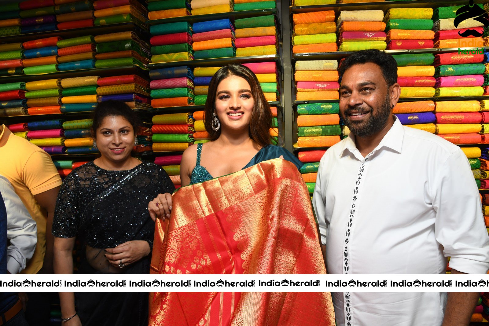 Nidhhi Agerwal launch KLM Shopping mall at Secunderabad Set 1