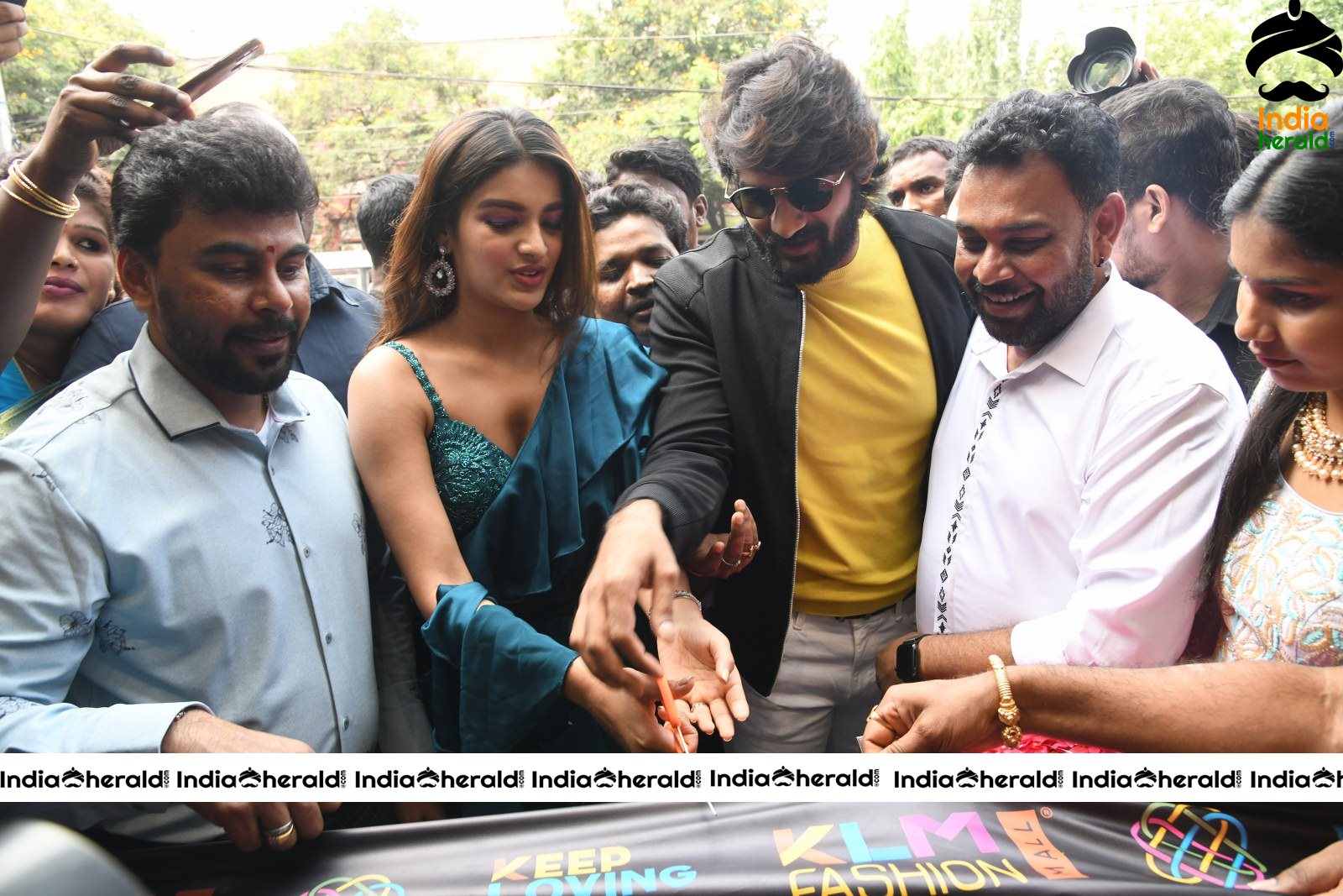 Nidhhi Agerwal launch KLM Shopping mall at Secunderabad Set 2