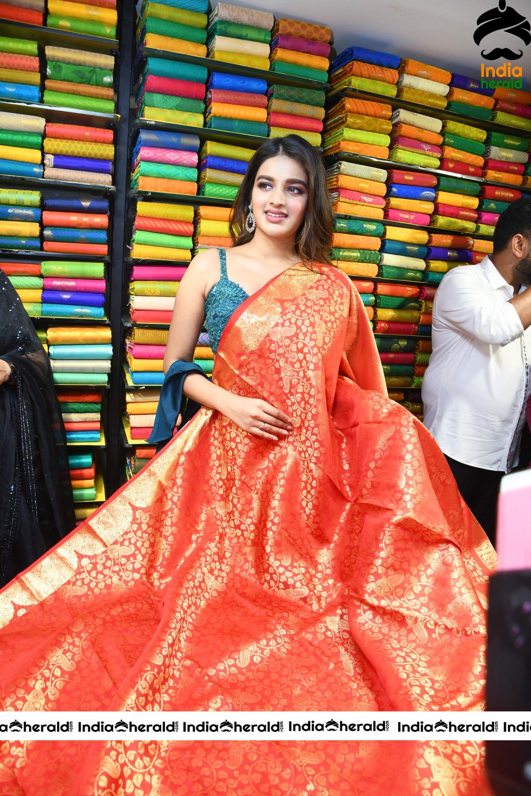 Nidhhi Agerwal launch KLM Shopping mall at Secunderabad Set 2