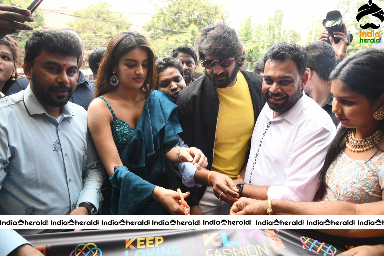 Nidhhi Agerwal launch KLM Shopping mall at Secunderabad Set 2