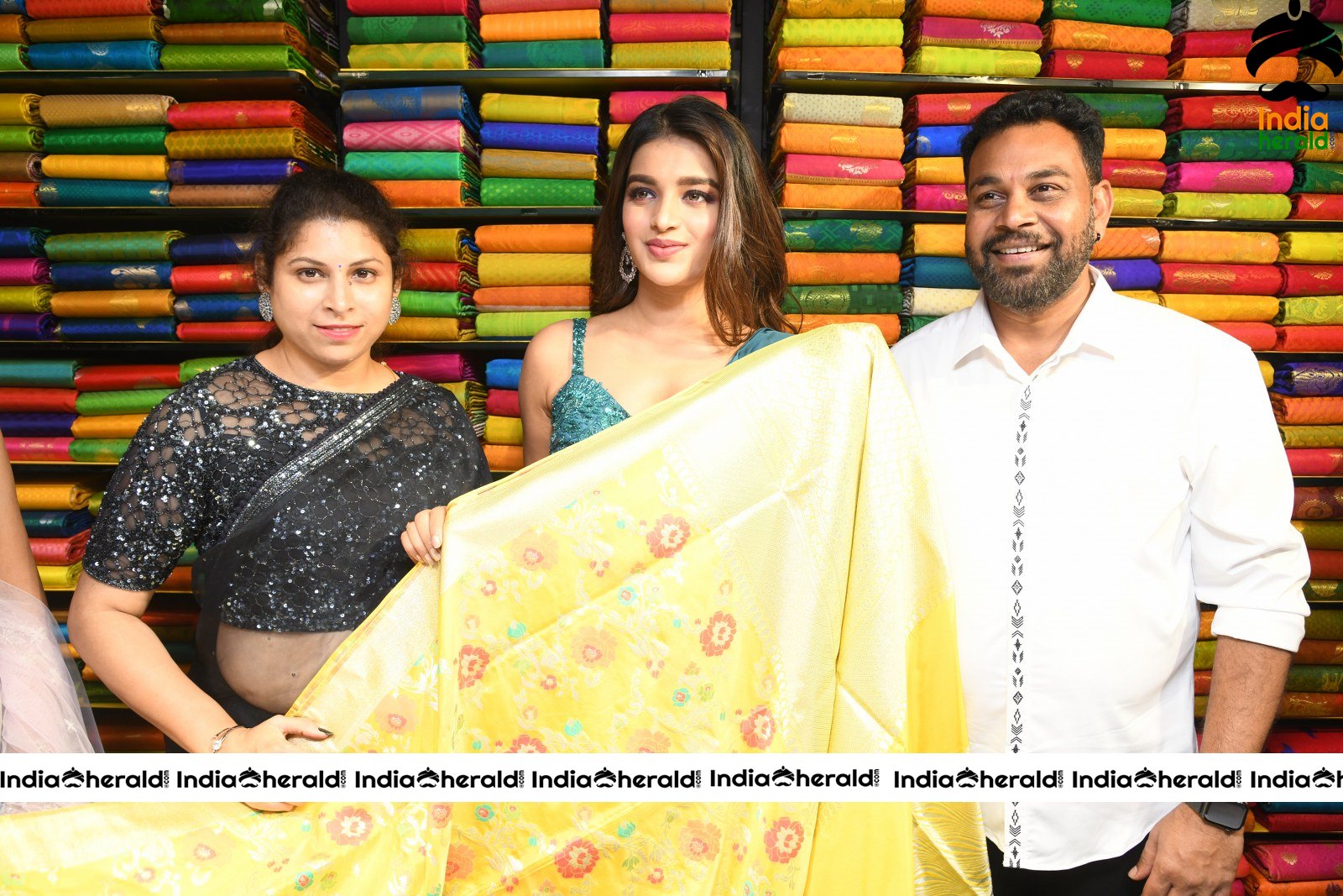 Nidhhi Agerwal launch KLM Shopping mall at Secunderabad Set 5