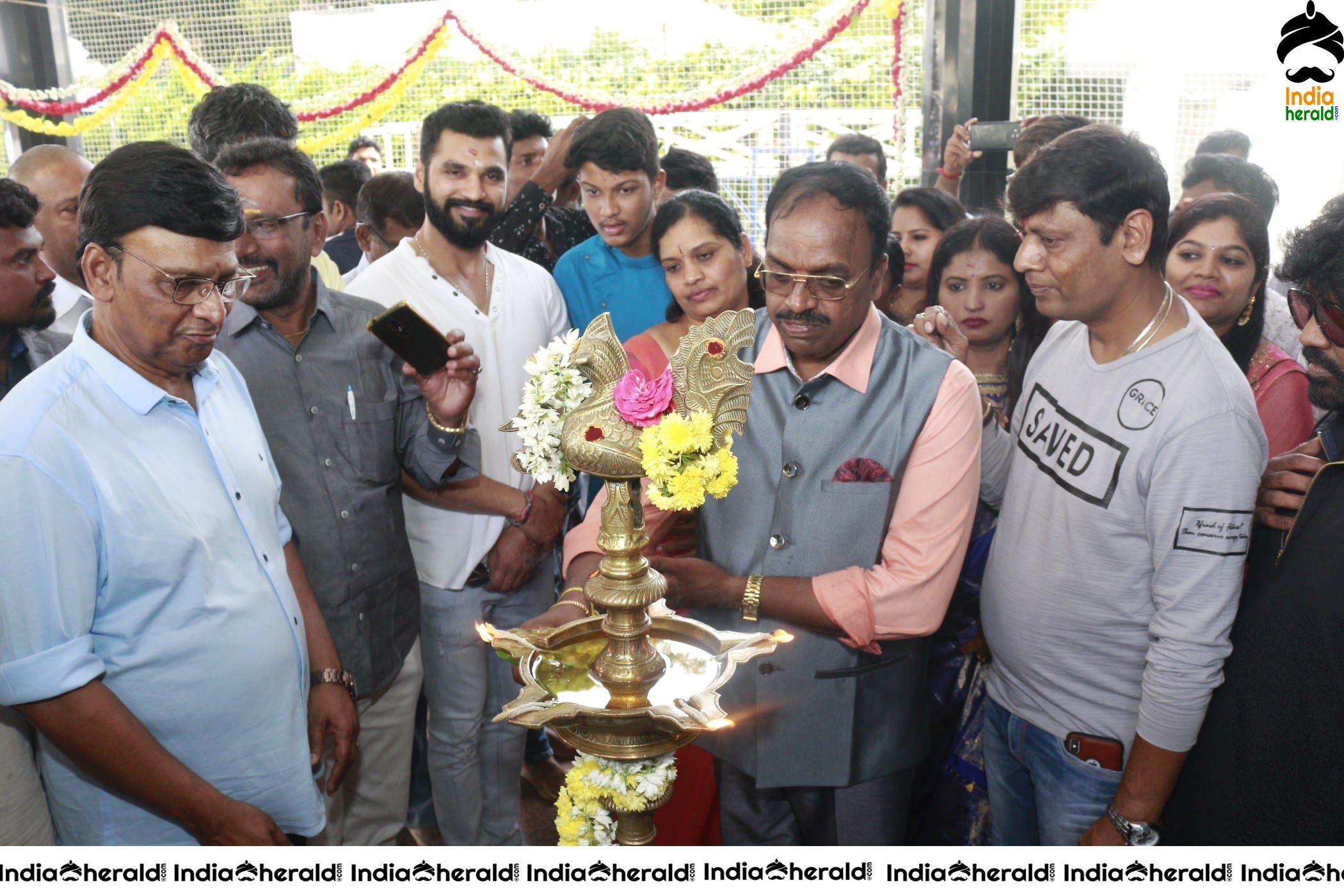 November Mazhaiyil Naanum Avalum Movie Pooja Stills Set 1