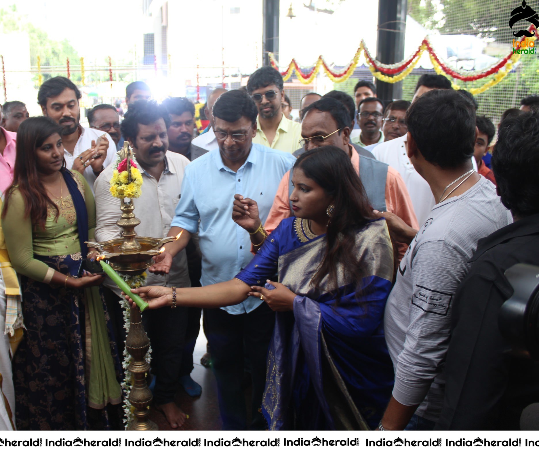 November Mazhaiyil Naanum Avalum Movie Pooja Stills Set 3